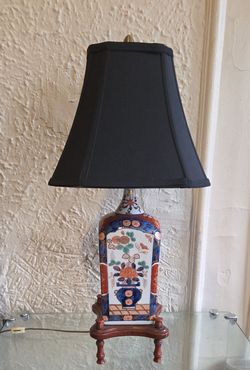 Chinese Style Table Lamp. Good Condition.