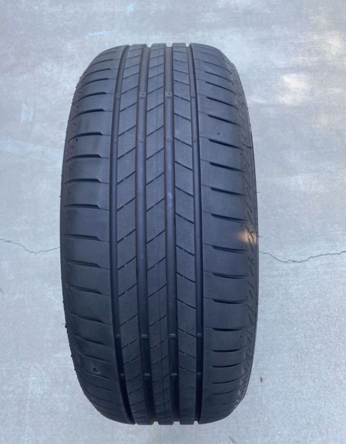 1 Bridgestone tire 225/50/18 90%