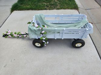 wedding wagon
metal frame
white wood
38.5x18x21H"
pull length: 32"
bubble machine included