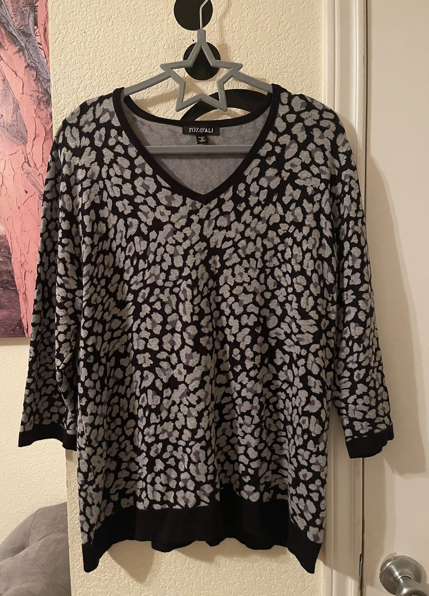 Roz & Ali Plus Size Womens Gray Top size 1X pre-owned
