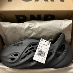 Yzy Foam Rnr (Onyx) Size 8