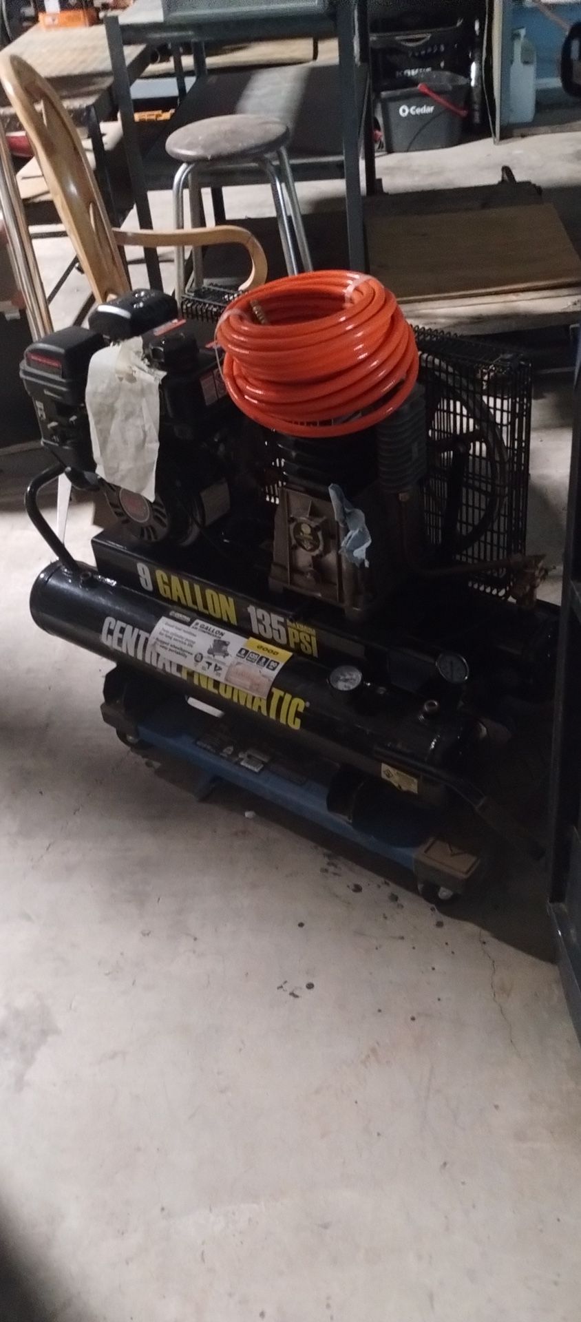 9 Gallon 125 PSI AIR COMPRESSOR