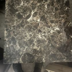 Living Room Tables In Good Condition 