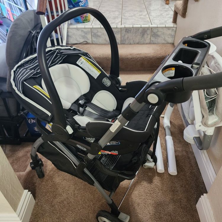Graco Carseat And Matching Stroller Combo