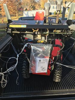 Ariens Deluxe 30 30-in Two-stage Push-button Electric Start Self-propelled Gas Snow Blower with Heated Handles and Headlight * $1400 RETAIL**