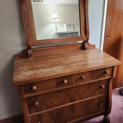 Dresser & Mirror Set