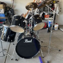 Pearl Forum Series 5-piece Drum Set