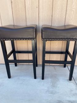 Barstools - yes available