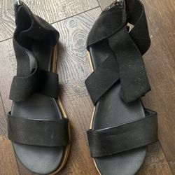 Womans Black Sandals Size 8 By Mia 