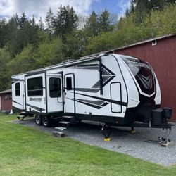2021 Grand Design Momentum 31g