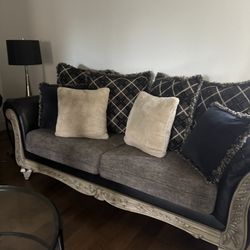 Living Room Set Includes Tables 