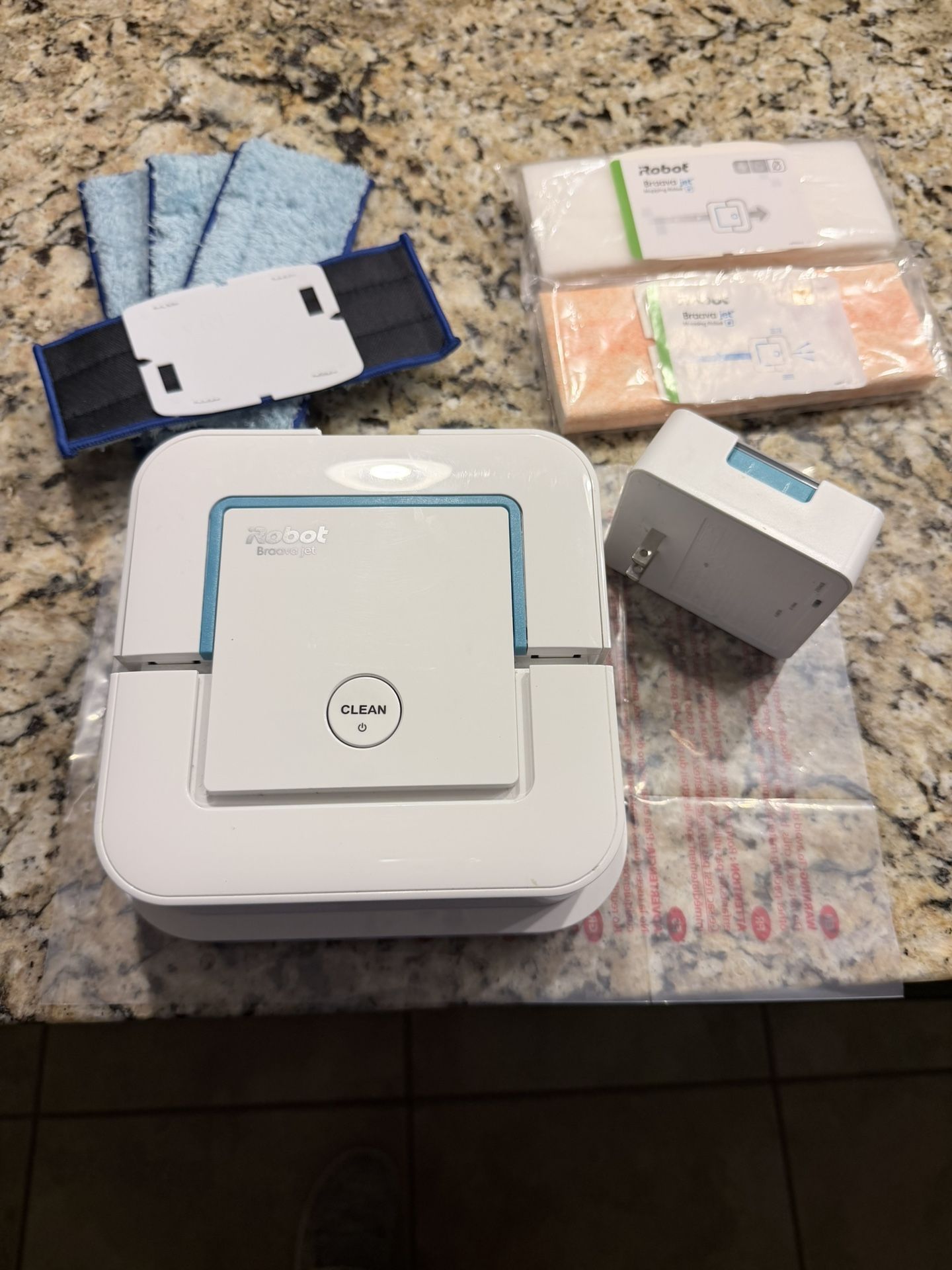 iRobot Brava Jet 240 Mopping Robot