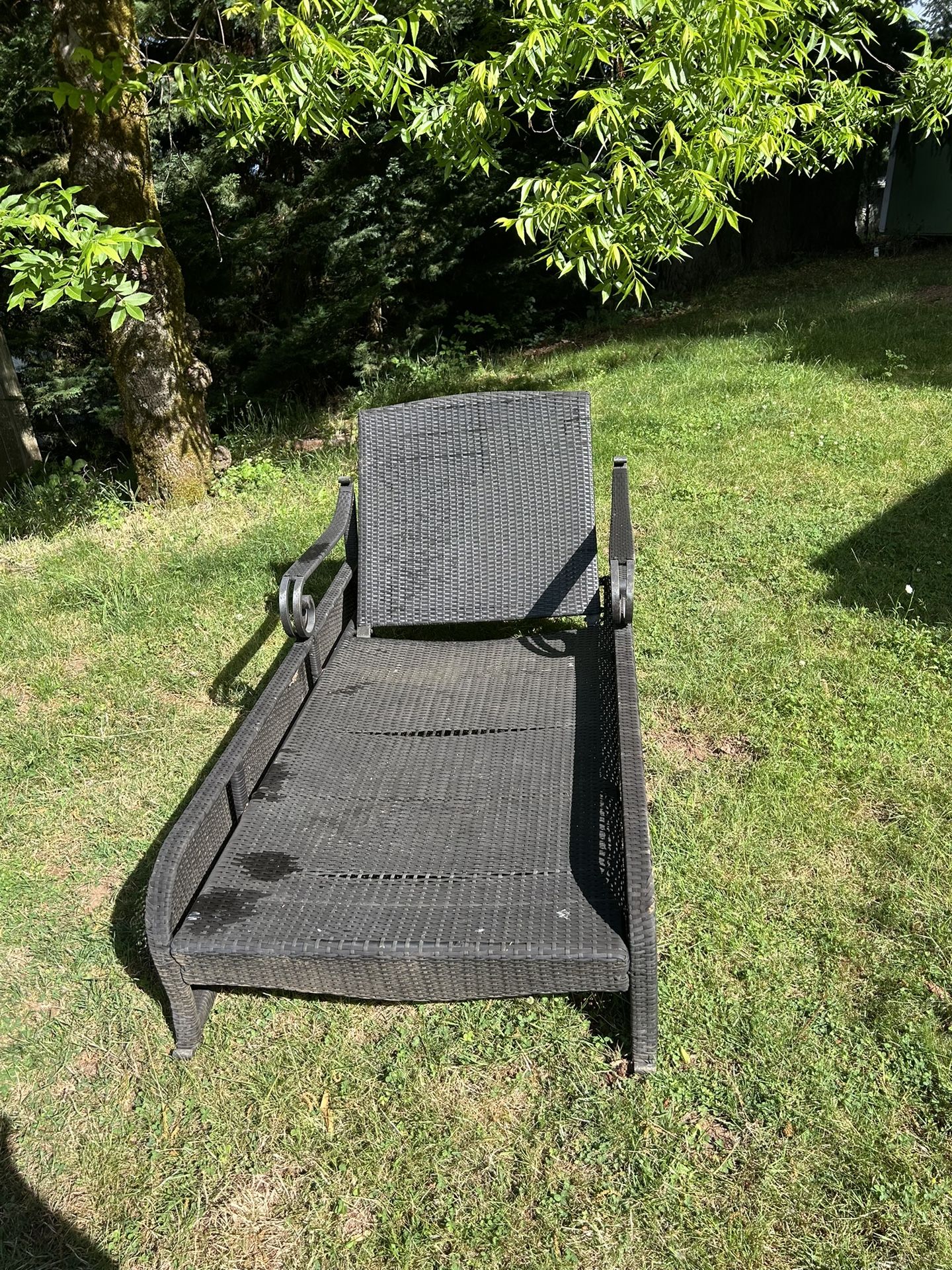 Chaise lounge-outdoor