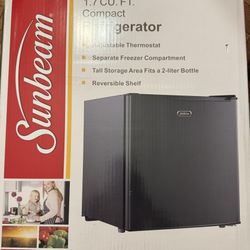 Mini fridge 