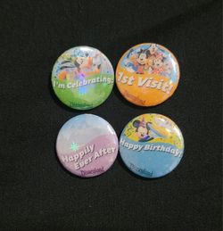 LABUBU DISNEYLAND BUTTONS