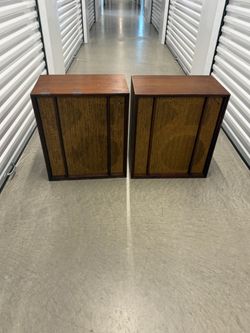 Rare Pair Of Vintage Mid Century  Wharfedale W70 Speakers Working! Local Pick Up. Tested and sounds great. Used in good with some cosmetic blemishes. 