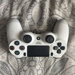 White PS4 Controller 