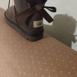 UGG