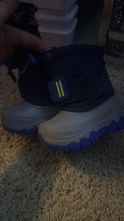 Snowboots for baby size 4