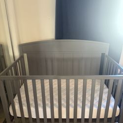 Crib W/Mattress 