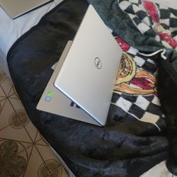 Dell Laptop: Core i7. Windows 11 V-24H2, Wi-Fi, Bluetooth. MS-office. M.2 Drive, WebCam.