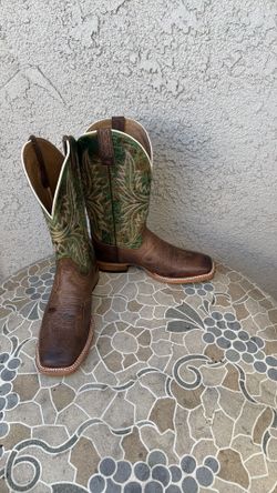 COWBOY BOOTS ARIAT SIZE 10.5 MENS