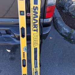 MD building products smart level
Dewalt box beam level