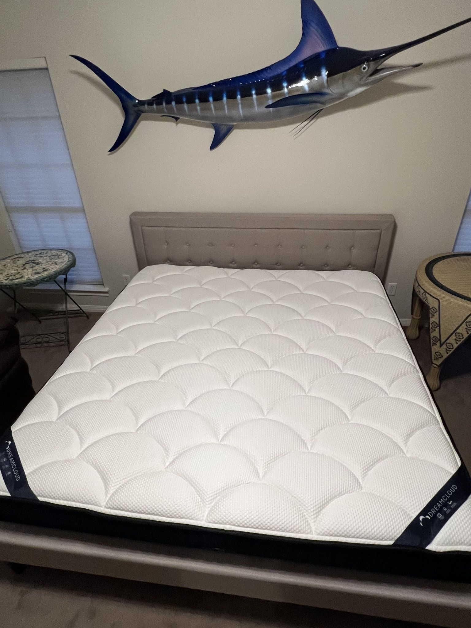 🛏️ QUEEN dreamcloud Hybrid Mattress - Like New 