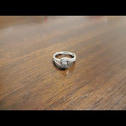 Gorgeous Silver Diamond Ring