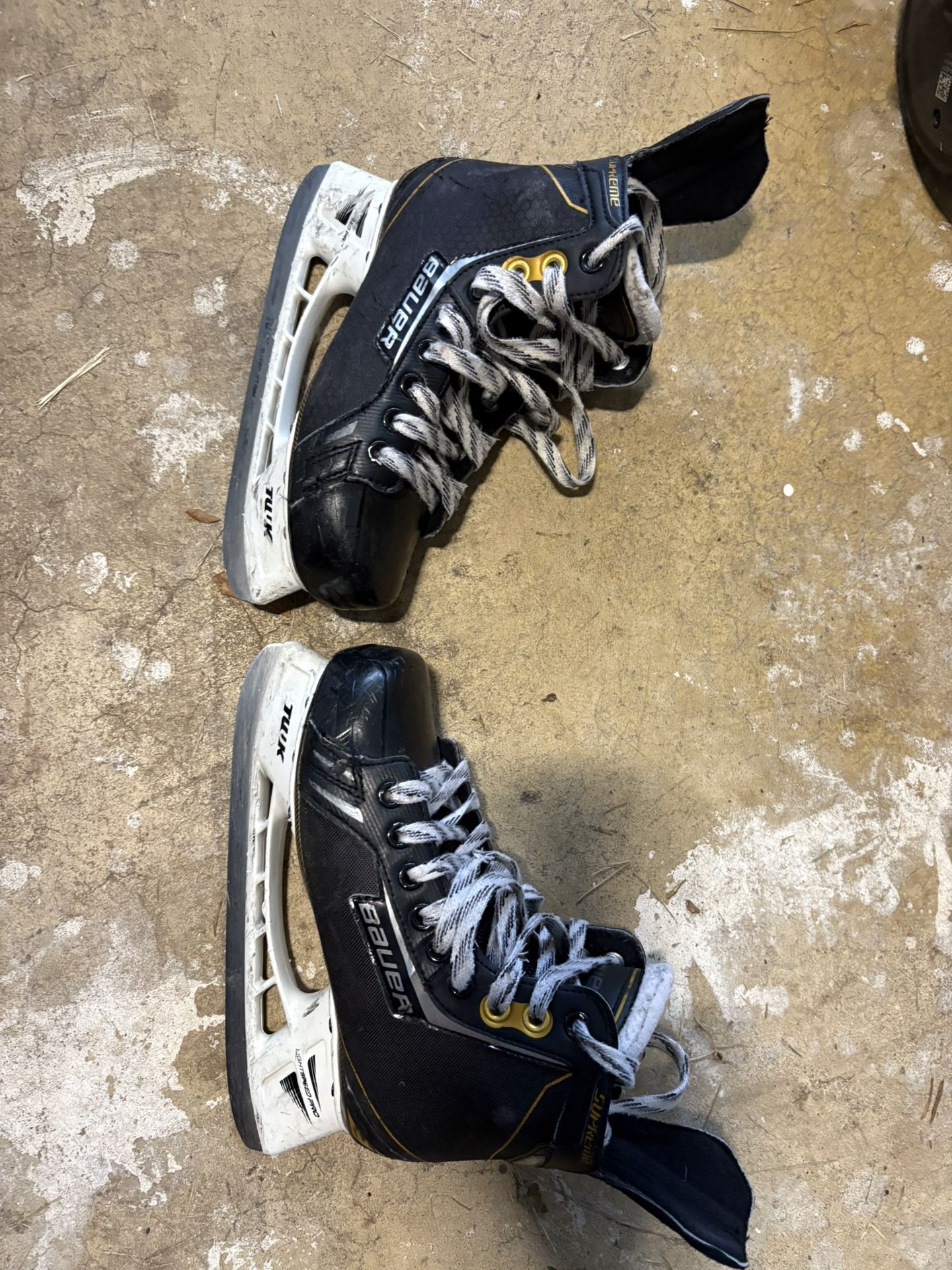 Hockey skates