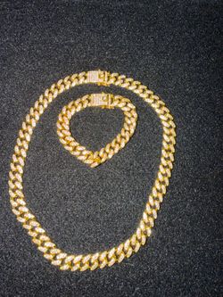 Gold-toned Cuban link chain and bracelet