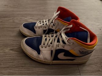 Jordan 1s WHITE BLUE RED ORANGE size 10 Mid