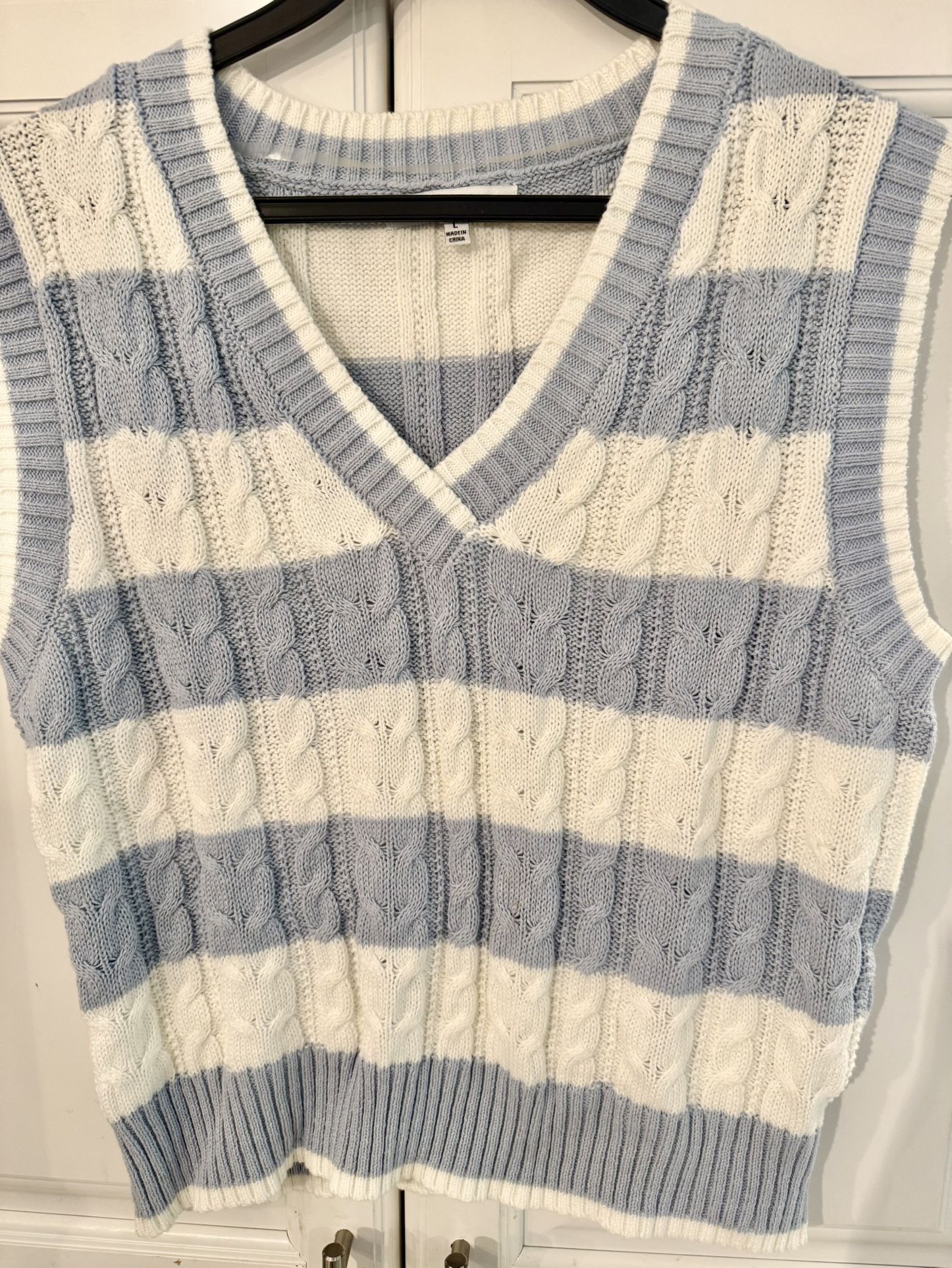 Hooked Up by IOT Striped V-Neck Sweater Vest L