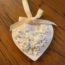 Beautiful Ceramic Angel in a Bed of Roses Decor