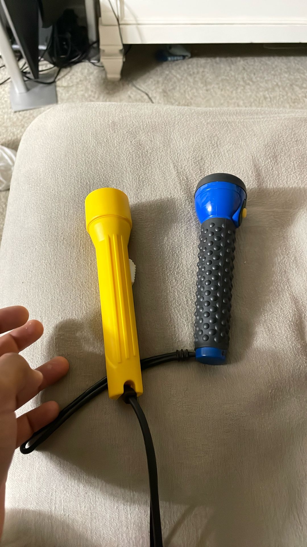 2 Flashlights