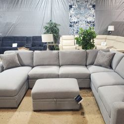 Beautiful Gray Thomasville Sectional With Chaise (New)