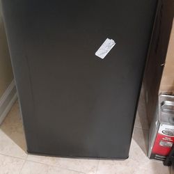  "galanz 3.3 cu ft one door mini fridge, black