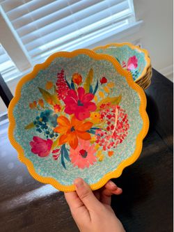 8 floral plastic plates