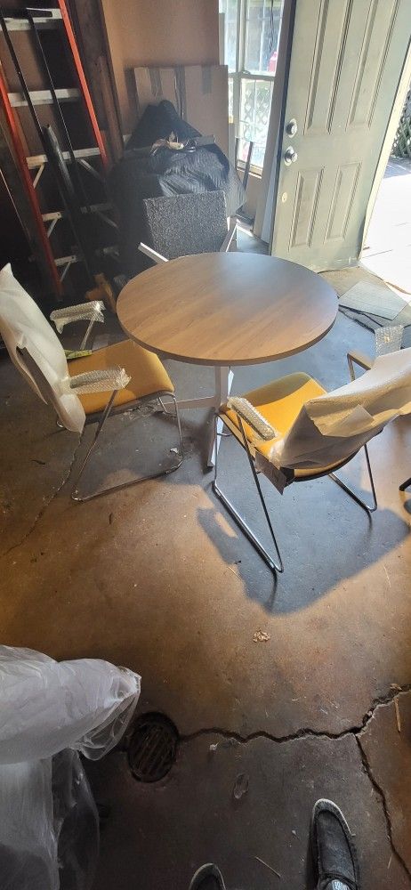 Sit On It Chairs N Table