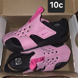 Girls Nike sandals. Never worn 10c