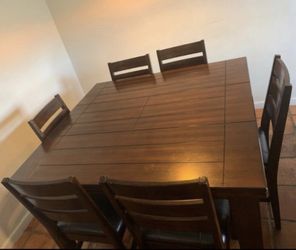 Table/chairs