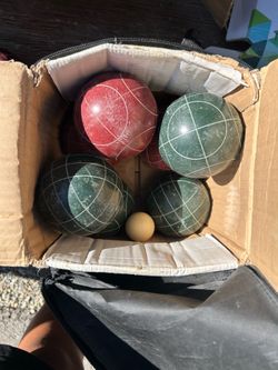 Bocce Ball Set w/ Carrying Case - 4 Balls (Red & Green) + Pallino