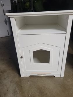 Cat box enclosure