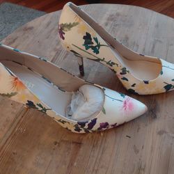 Never Worn Pretty Floral Spring Pumps Size 10