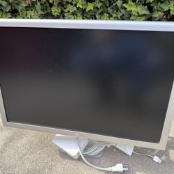 23 Inch Display