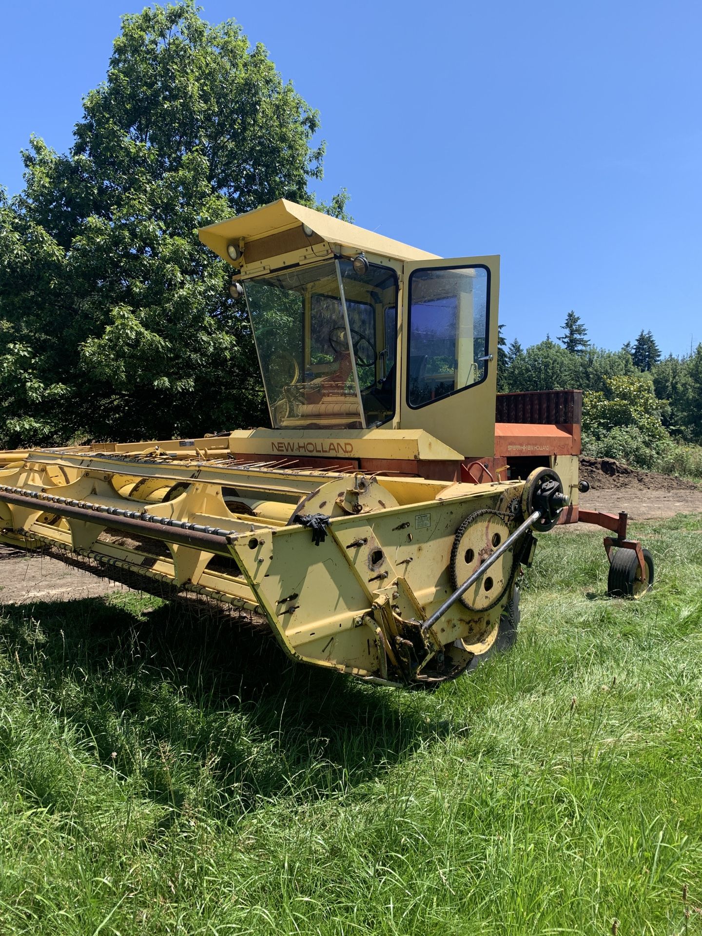 Nice working swather.