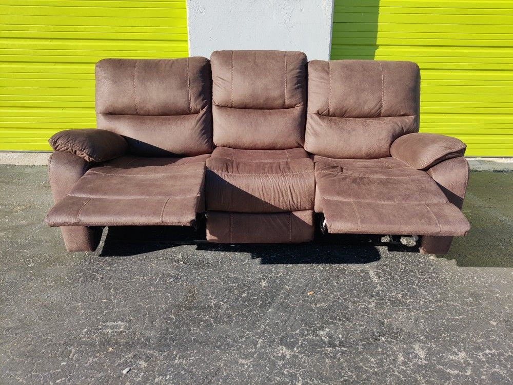 Barcalounger Henley Fabric Manual reclining couch