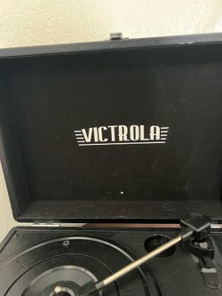 VICTROLA PORTABLE BLUETOOTH PLAYER