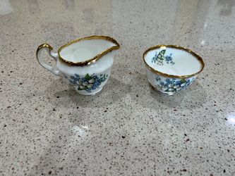 Bone China 3- Tea Cups & Saucers / 1- Creamer & Sugar Bowl