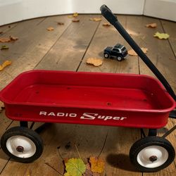 Antique Collectible - Radio Super - Radio Flyer Red Wagon